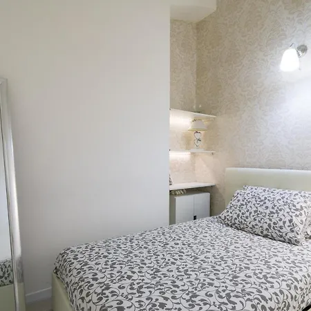 Monolocale Commenda 33 Apartmán *